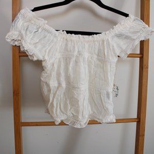 NWT ruffle top m (fit small)